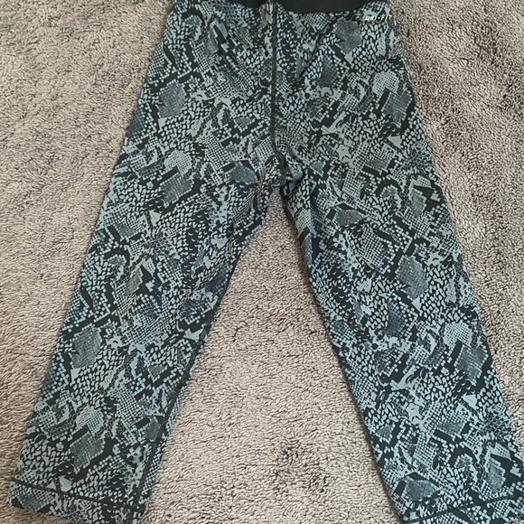 Nike Dri Fit Crop Leggings Lot (2) - Picture 3 of 5